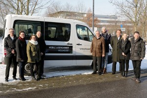 Übergabe des neuen Buses von der Vector Stiftung an die Mobile Jugendarbeit Weilimdorf