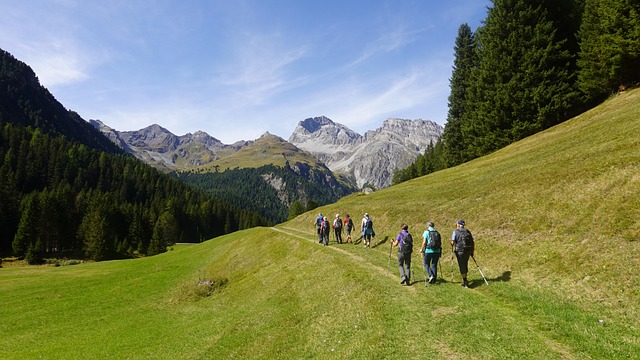 Themenbild https://pixabay.com/de/photos/wandergruppe-wandern-berg-wiese-7453923/ 324 Kamera Sony Dsc-Rx100m7 Medientyp JPG Auflösung 5472 x 3080 Veröffentlichungsdatum 16. September 2022